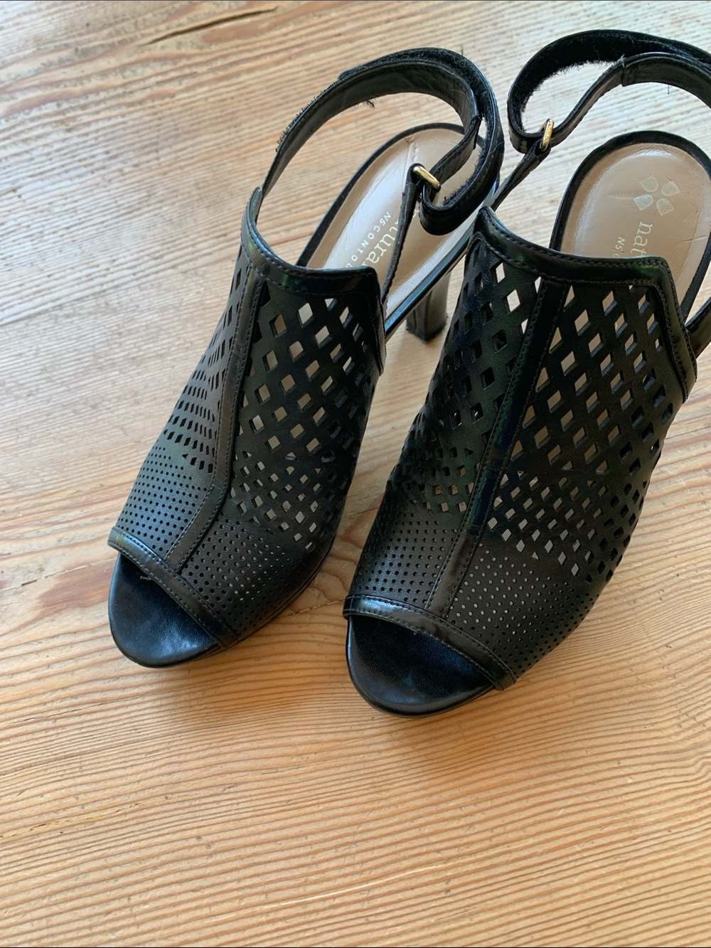 Naturalizer  size 7 dressy sandals